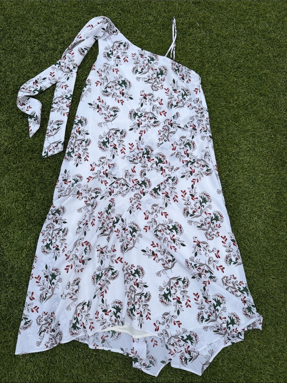 Elliatt White One-Shoulder Floral Midi Dress